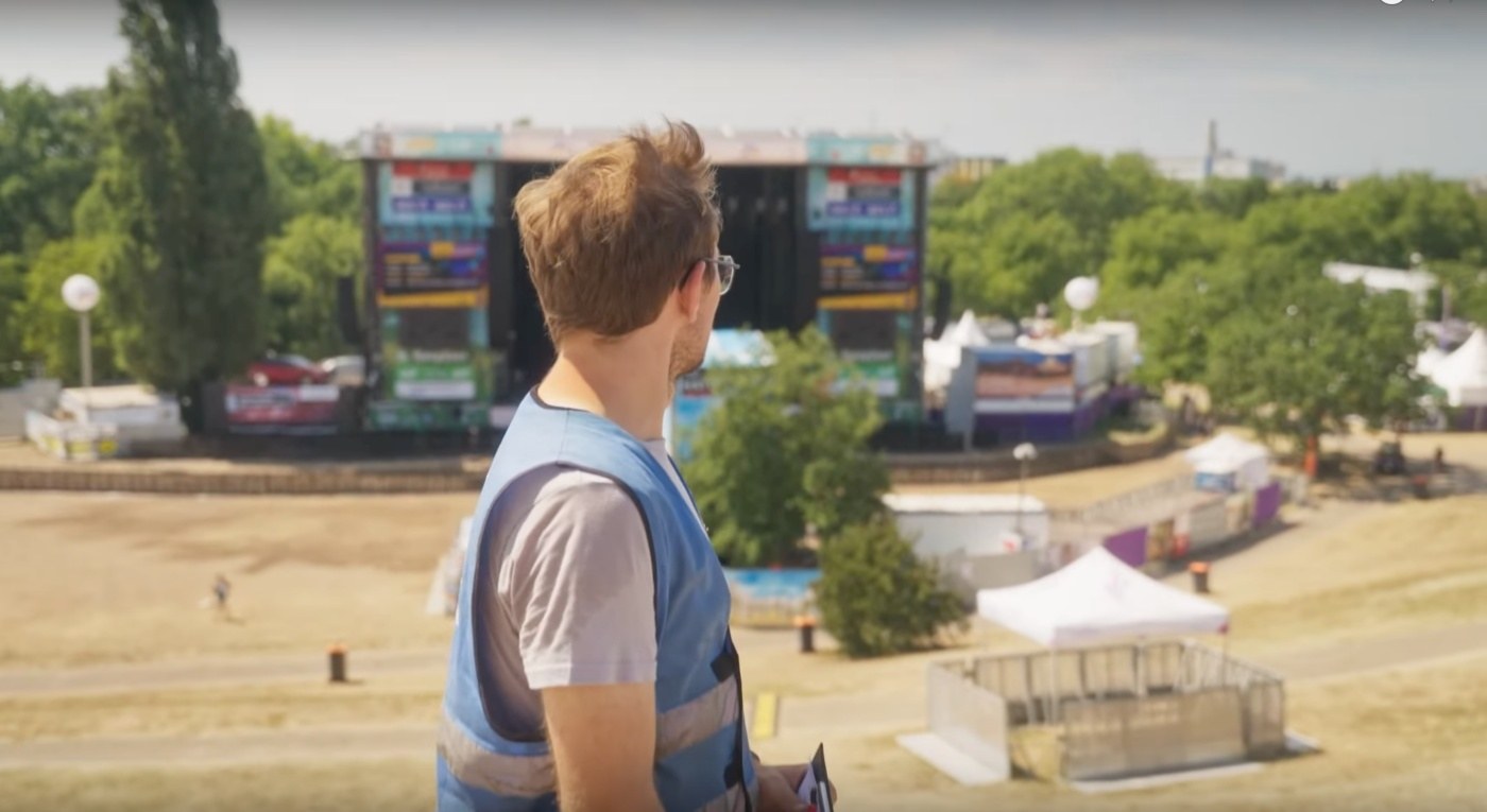 Hunderte Hände für ein großes FEST - Jetzt Helfer:in bei DAS FEST werden! image